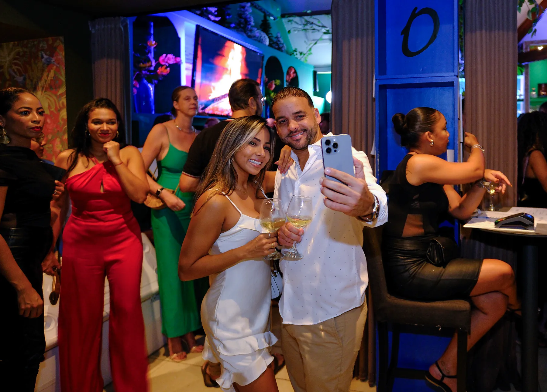 Friends celebrating together at Wine Extravaganza